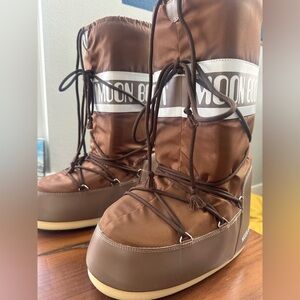 Brown moon boots EU size 42/44 US size 9/10.5